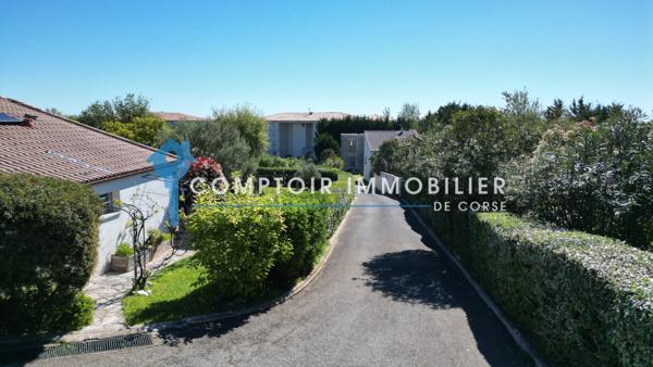 Villa
                                                                                                                                                                                                                                                                                                                        6 pièce(s)                                                                                                                                                                                                          5 chambre(s)                                                                                                                                                                                                          262.7  m²