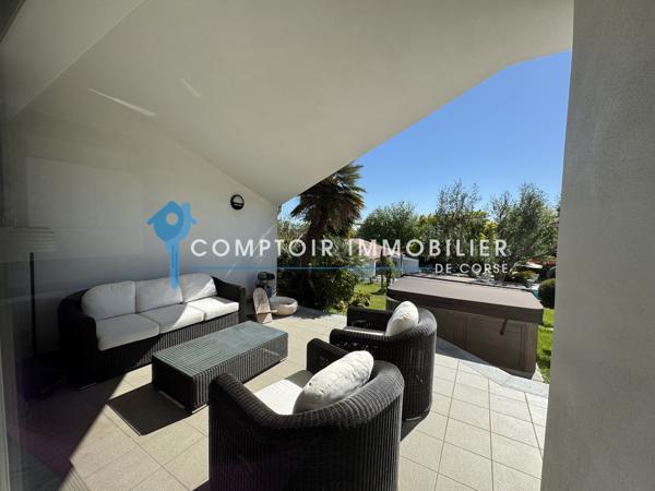 Villa
                                                                                                                                                                                                                                                                                                                        6 pièce(s)                                                                                                                                                                                                          5 chambre(s)                                                                                                                                                                                                          262.7  m²
