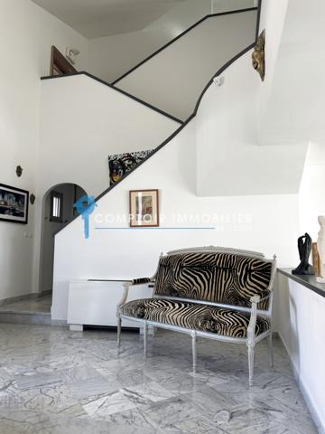 Villa
                                                                                                                                                                                                                                                                                                                        6 pièce(s)                                                                                                                                                                                                          5 chambre(s)                                                                                                                                                                                                          262.7  m²