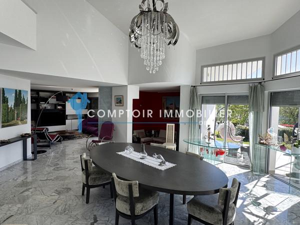 Villa
                                                                                                                                                                                                                                                                                                                        6 pièce(s)                                                                                                                                                                                                          5 chambre(s)                                                                                                                                                                                                          262.7  m²
