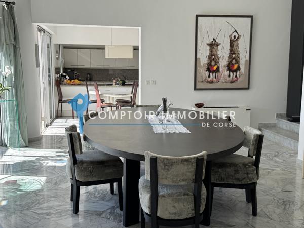 Villa
                                                                                                                                                                                                                                                                                                                        6 pièce(s)                                                                                                                                                                                                          5 chambre(s)                                                                                                                                                                                                          262.7  m²