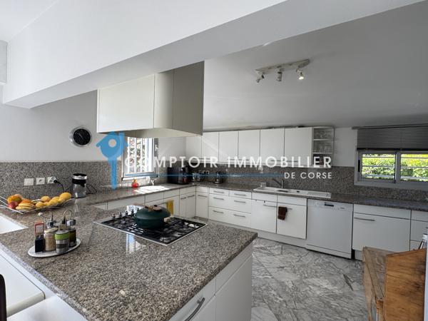 Villa
                                                                                                                                                                                                                                                                                                                        6 pièce(s)                                                                                                                                                                                                          5 chambre(s)                                                                                                                                                                                                          262.7  m²