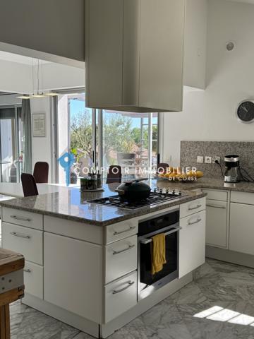 Villa
                                                                                                                                                                                                                                                                                                                        6 pièce(s)                                                                                                                                                                                                          5 chambre(s)                                                                                                                                                                                                          262.7  m²