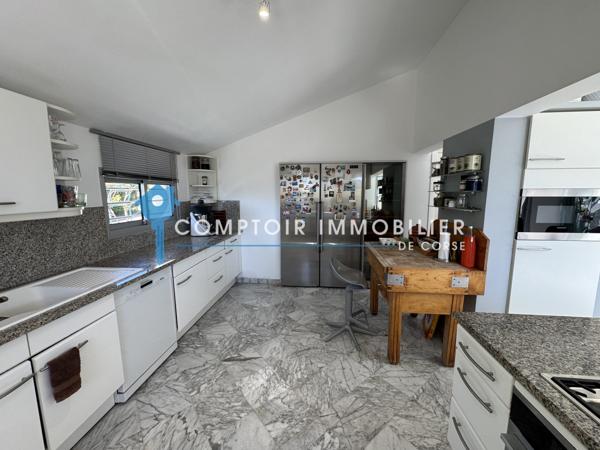 Villa
                                                                                                                                                                                                                                                                                                                        6 pièce(s)                                                                                                                                                                                                          5 chambre(s)                                                                                                                                                                                                          262.7  m²