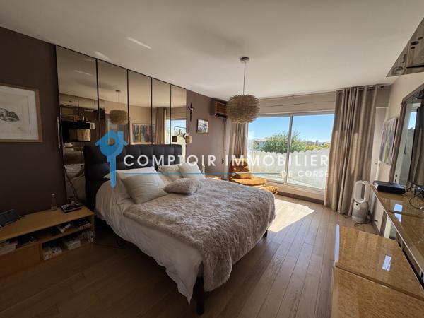 Villa
                                                                                                                                                                                                                                                                                                                        6 pièce(s)                                                                                                                                                                                                          5 chambre(s)                                                                                                                                                                                                          262.7  m²
