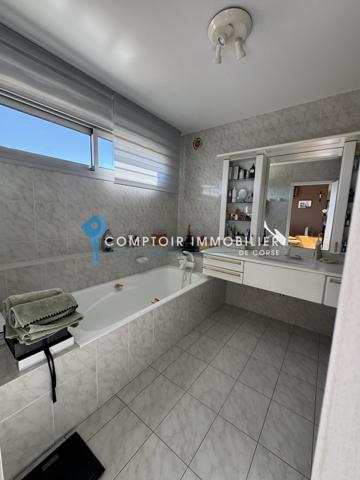 Villa
                                                                                                                                                                                                                                                                                                                        6 pièce(s)                                                                                                                                                                                                          5 chambre(s)                                                                                                                                                                                                          262.7  m²