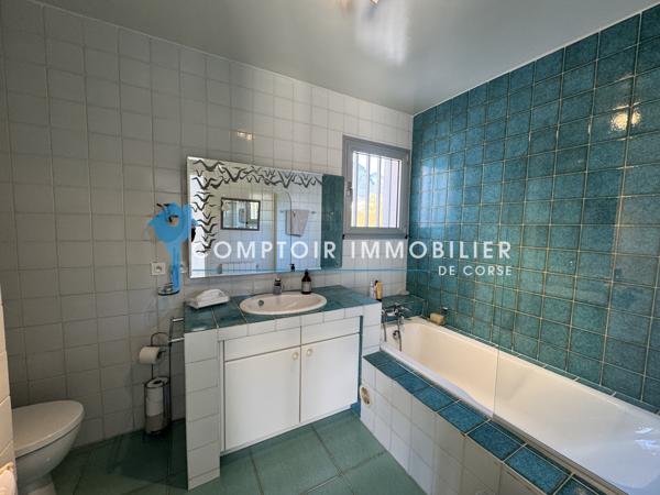 Villa
                                                                                                                                                                                                                                                                                                                        6 pièce(s)                                                                                                                                                                                                          5 chambre(s)                                                                                                                                                                                                          262.7  m²