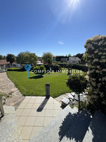 Villa
                                                                                                                                                                                                                                                                                                                        6 pièce(s)                                                                                                                                                                                                          5 chambre(s)                                                                                                                                                                                                          262.7  m²