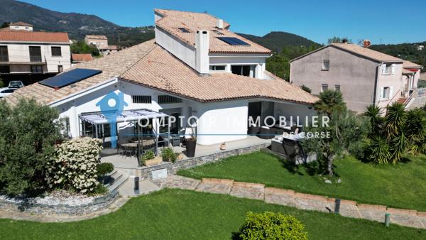 Villa
                                                                                                                                                                                                                                                                                                                        6 pièce(s)                                                                                                                                                                                                          5 chambre(s)                                                                                                                                                                                                          262.7  m²