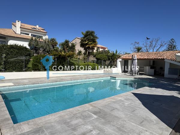 Villa
                                                                                                                                                                                                                                                                                                                        6 pièce(s)                                                                                                                                                                                                          5 chambre(s)                                                                                                                                                                                                          262.7  m²