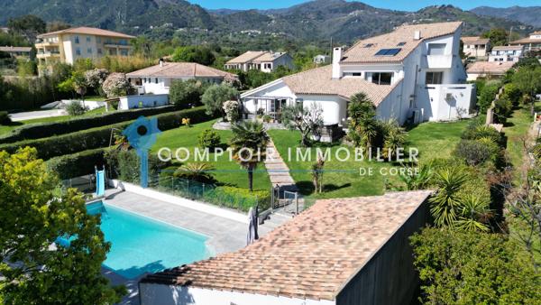 Villa
                                                                                                                                                                                                                                                                                                                        6 pièce(s)                                                                                                                                                                                                          5 chambre(s)                                                                                                                                                                                                          262.7  m²