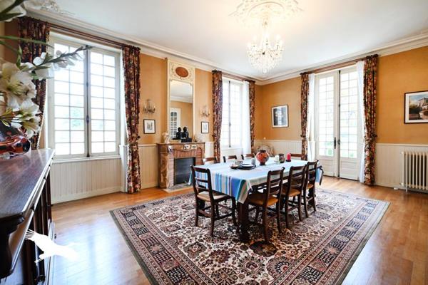 Maison à vendre |  Voeuil-et-Giget |  10 pièces | 357 m²