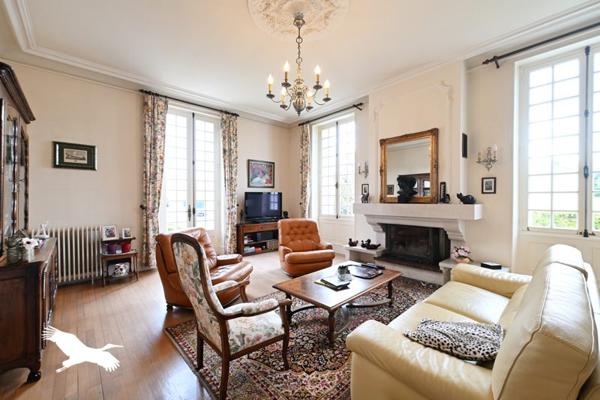 Maison à vendre |  Voeuil-et-Giget |  10 pièces | 357 m²