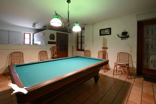 Maison à vendre |  Voeuil-et-Giget |  10 pièces | 357 m²