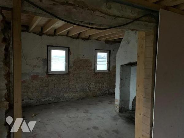 MARCONNELLE, Longère - Longère en cours de rénovation avec beau terrain comprenant:
Salle à man...