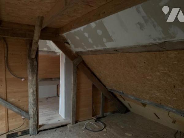 MARCONNELLE, Longère - Longère en cours de rénovation avec beau terrain comprenant:
Salle à man...