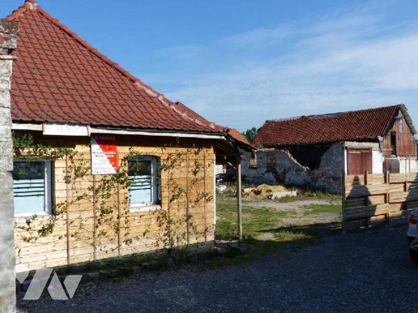 MARCONNELLE, Longère - Longère en cours de rénovation avec beau terrain comprenant:
Salle à man...