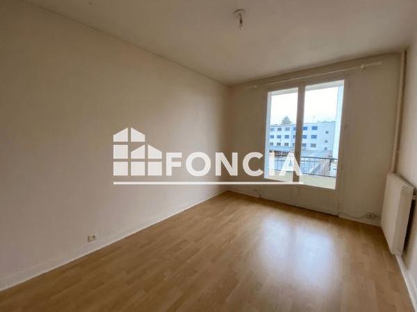 Location Appartement 4 pièces 78.7 m² - 65-67 ET 69 RUE MAINDRON Cholet 49300