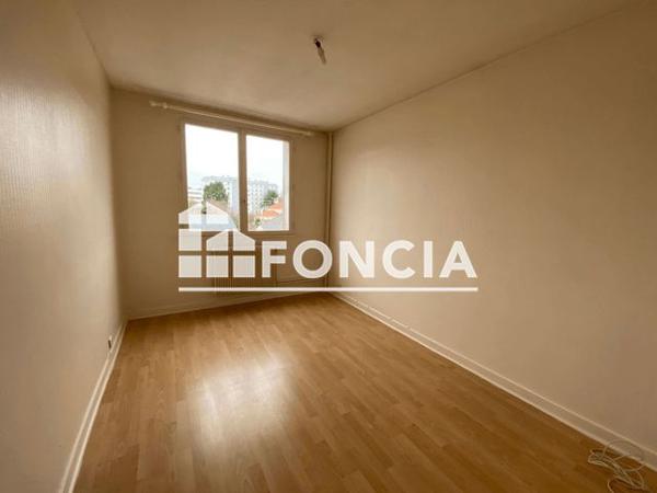 Location Appartement 4 pièces 78.7 m² - 65-67 ET 69 RUE MAINDRON Cholet 49300