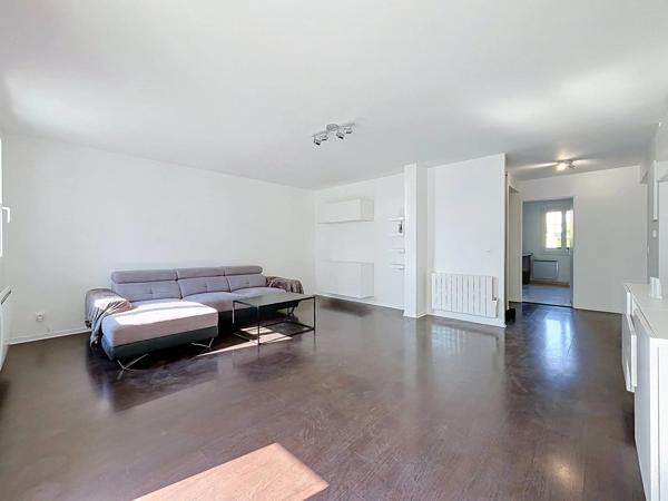 Vente                                                      Appartement
                        
                     2 pièces                      55 m2                     à Limeil-Brévannes