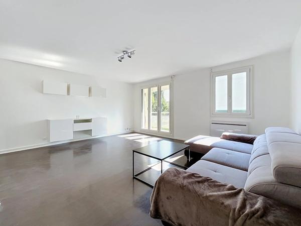 Vente                                                      Appartement
                        
                     2 pièces                      55 m2                     à Limeil-Brévannes