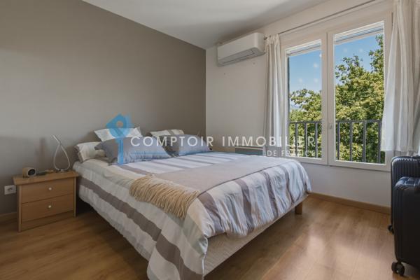 Duplex
                                                                                                                                                                                                                                                                                                                        5 pièce(s)                                                                                                                                                                                                          3 chambre(s)                                                                                                                                                                                                          107  m²