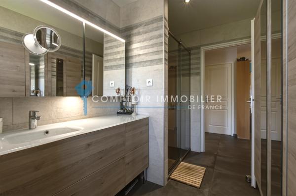 Duplex
                                                                                                                                                                                                                                                                                                                        5 pièce(s)                                                                                                                                                                                                          3 chambre(s)                                                                                                                                                                                                          107  m²