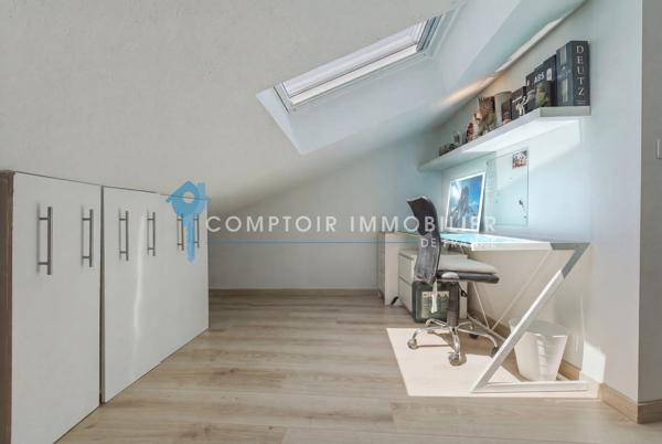 Duplex
                                                                                                                                                                                                                                                                                                                        5 pièce(s)                                                                                                                                                                                                          3 chambre(s)                                                                                                                                                                                                          107  m²