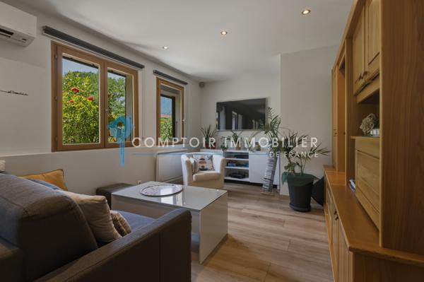 Duplex
                                                                                                                                                                                                                                                                                                                        5 pièce(s)                                                                                                                                                                                                          3 chambre(s)                                                                                                                                                                                                          107  m²