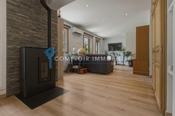 Duplex
                                                                                                                                                                                                                                                                                                                        5 pièce(s)                                                                                                                                                                                                          3 chambre(s)                                                                                                                                                                                                          107  m²