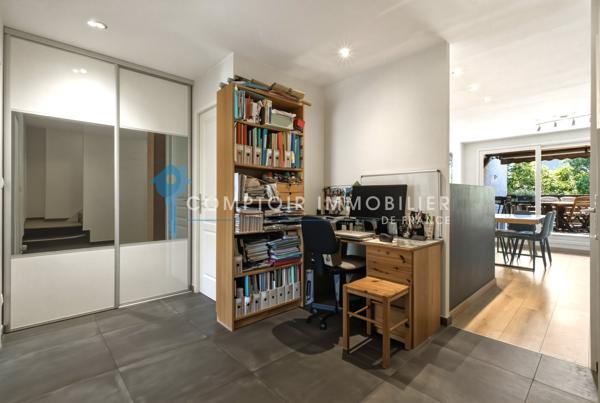 Duplex
                                                                                                                                                                                                                                                                                                                        5 pièce(s)                                                                                                                                                                                                          3 chambre(s)                                                                                                                                                                                                          107  m²