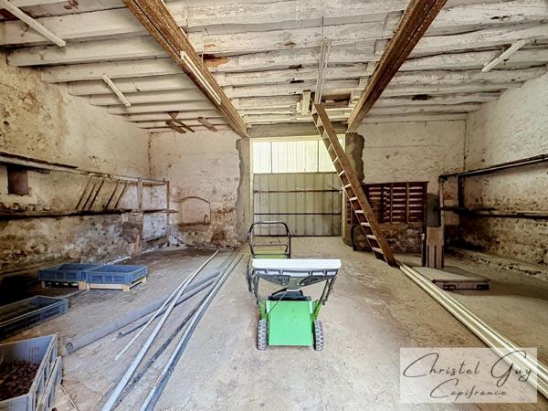 Sarthe (72), Propriété à vendre sur plus de 4 hectares, habitation et nombreuses dépendances et espaces de stockage, fort potentiel agricole, touristique ou artisanel
