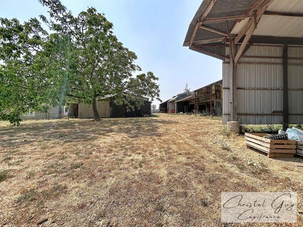 Sarthe (72), Propriété à vendre sur plus de 4 hectares, habitation et nombreuses dépendances et espaces de stockage, fort potentiel agricole, touristique ou artisanel