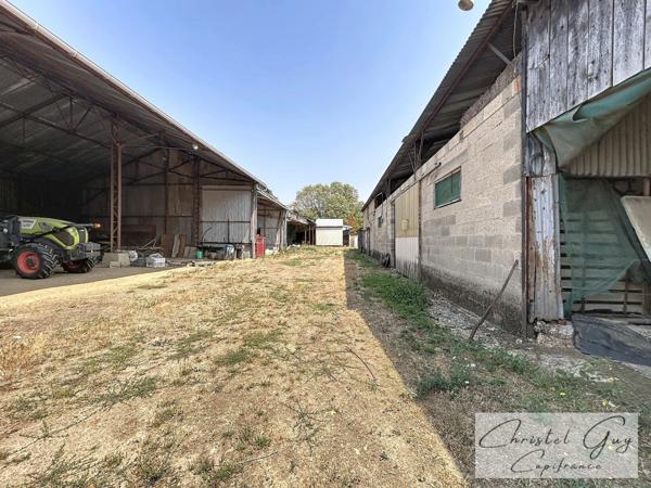 Sarthe (72), Propriété à vendre sur plus de 4 hectares, habitation et nombreuses dépendances et espaces de stockage, fort potentiel agricole, touristique ou artisanel