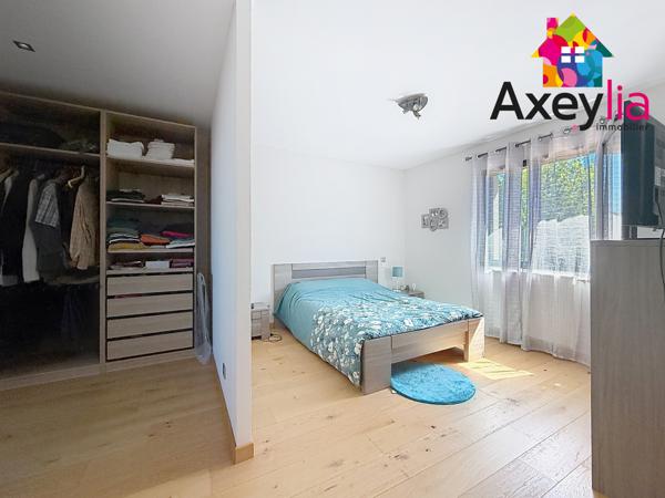 Commelle-Vernay (42120) A VENDRE - COMMELLE-VERNAY - MAISON D'ARCHTIECTE, DE 2015 ET 201M2 AVEC 5 CHAMBRES ET TERRAIN