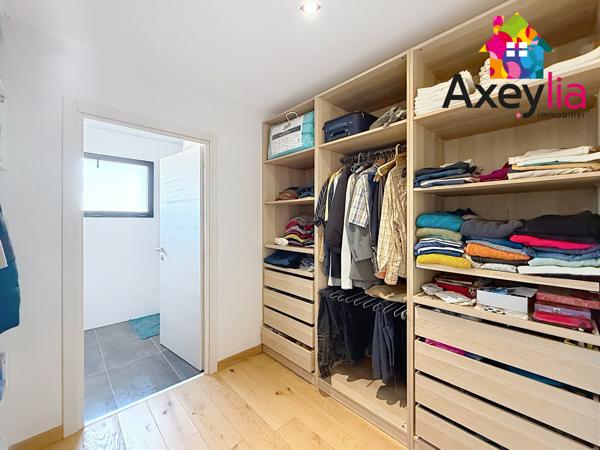 Commelle-Vernay (42120) A VENDRE - COMMELLE-VERNAY - MAISON D'ARCHTIECTE, DE 2015 ET 201M2 AVEC 5 CHAMBRES ET TERRAIN