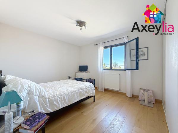 Commelle-Vernay (42120) A VENDRE - COMMELLE-VERNAY - MAISON D'ARCHTIECTE, DE 2015 ET 201M2 AVEC 5 CHAMBRES ET TERRAIN