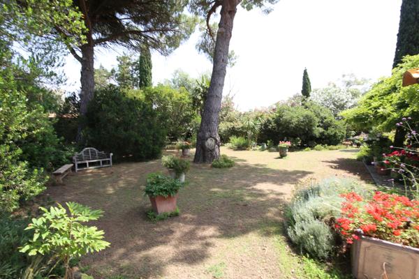 Aigues-Mortes (30220) NOUVEAU, PARC 1,1 HA, SUPERBE MAS PLEIN PIED, DE 250 M2 , PISCINE 12/6, CARRIÈRE, BOX CHEVAUX PRO