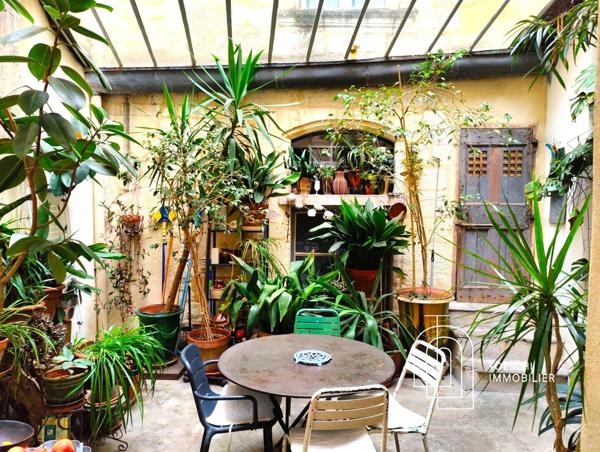 Authentique maison arlésienne avec atelier, patio et terrasse