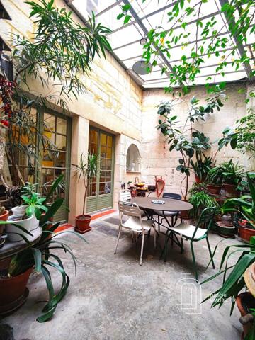 Authentique maison arlésienne avec atelier, patio et terrasse