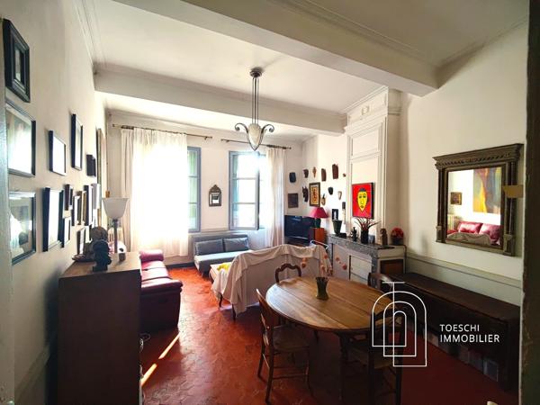 Authentique maison arlésienne avec atelier, patio et terrasse