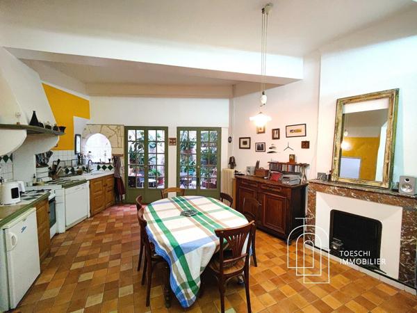 Authentique maison arlésienne avec atelier, patio et terrasse