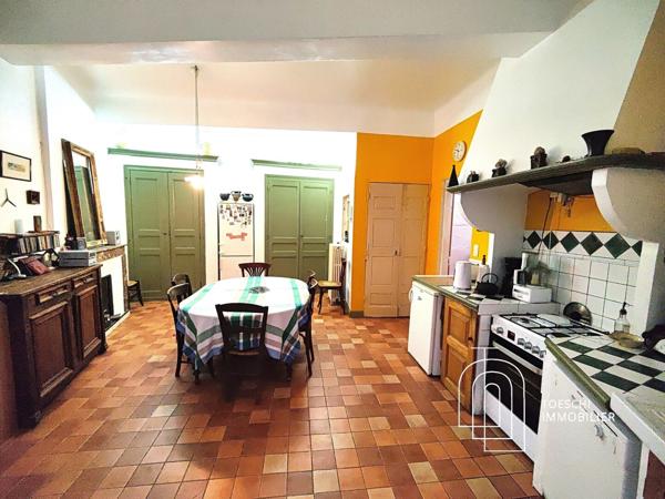 Authentique maison arlésienne avec atelier, patio et terrasse