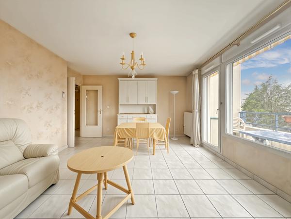 Neuville-sur-Saône (69250) T3 lumineux avec terrasse vue Monts d’Or, box fermé et centre-ville à pied – Neuville-sur-Saône