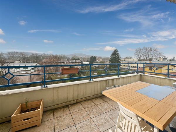 Neuville-sur-Saône (69250) T3 lumineux avec terrasse vue Monts d’Or, box fermé et centre-ville à pied – Neuville-sur-Saône