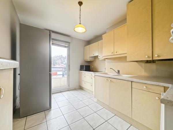 Neuville-sur-Saône (69250) T3 lumineux avec terrasse vue Monts d’Or, box fermé et centre-ville à pied – Neuville-sur-Saône