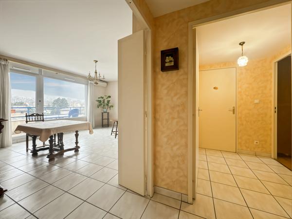 Neuville-sur-Saône (69250) T3 lumineux avec terrasse vue Monts d’Or, box fermé et centre-ville à pied – Neuville-sur-Saône