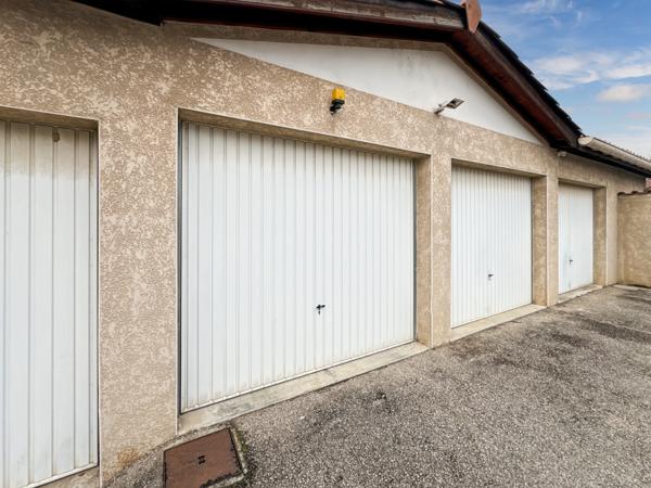 Neuville-sur-Saône (69250) T3 lumineux avec terrasse vue Monts d’Or, box fermé et centre-ville à pied – Neuville-sur-Saône