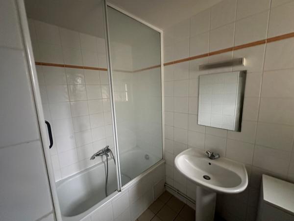 A louer Maison mitoyenne Pouydesseaux 2 chambres jardin dépendance terrasse