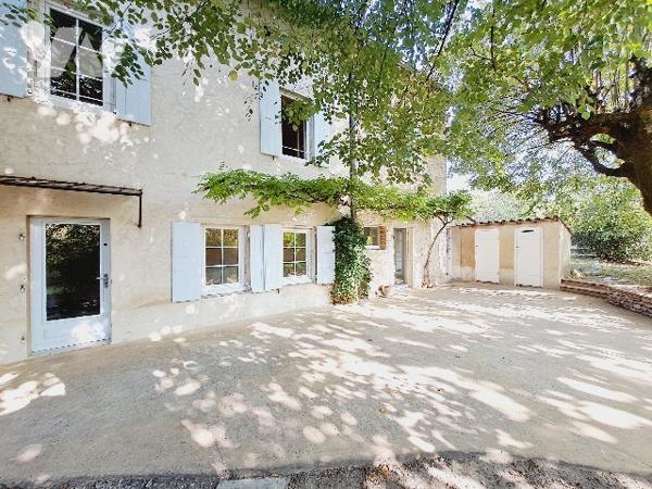 Montélimar, bien rare, ancien corp de ferme de 147m² habitable avec piscine.